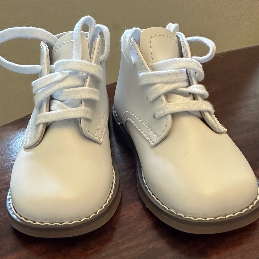 Footmates white infant shoes